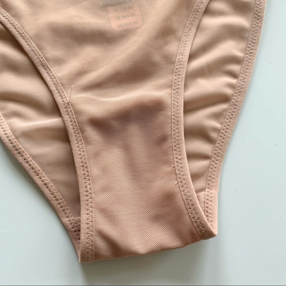 🌸New🌸 Small Victoria’s Secret Cheekini Panty NWT - Picture 5 of 8